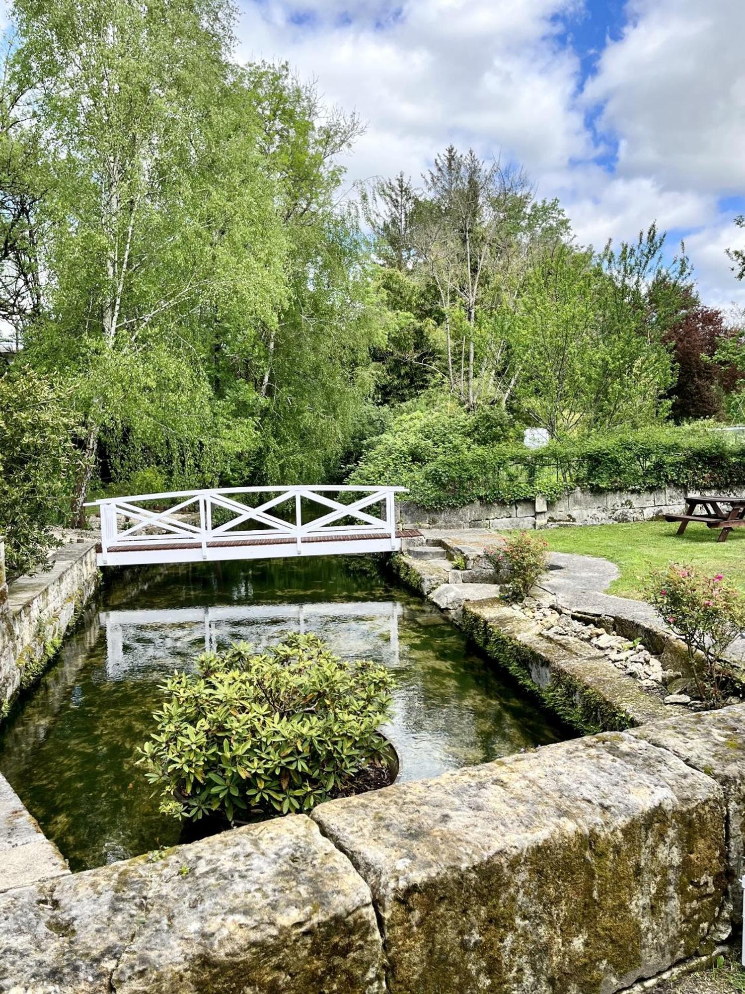 Вилла Petit Moulin De Veillard Bourg-Charente Экстерьер фото