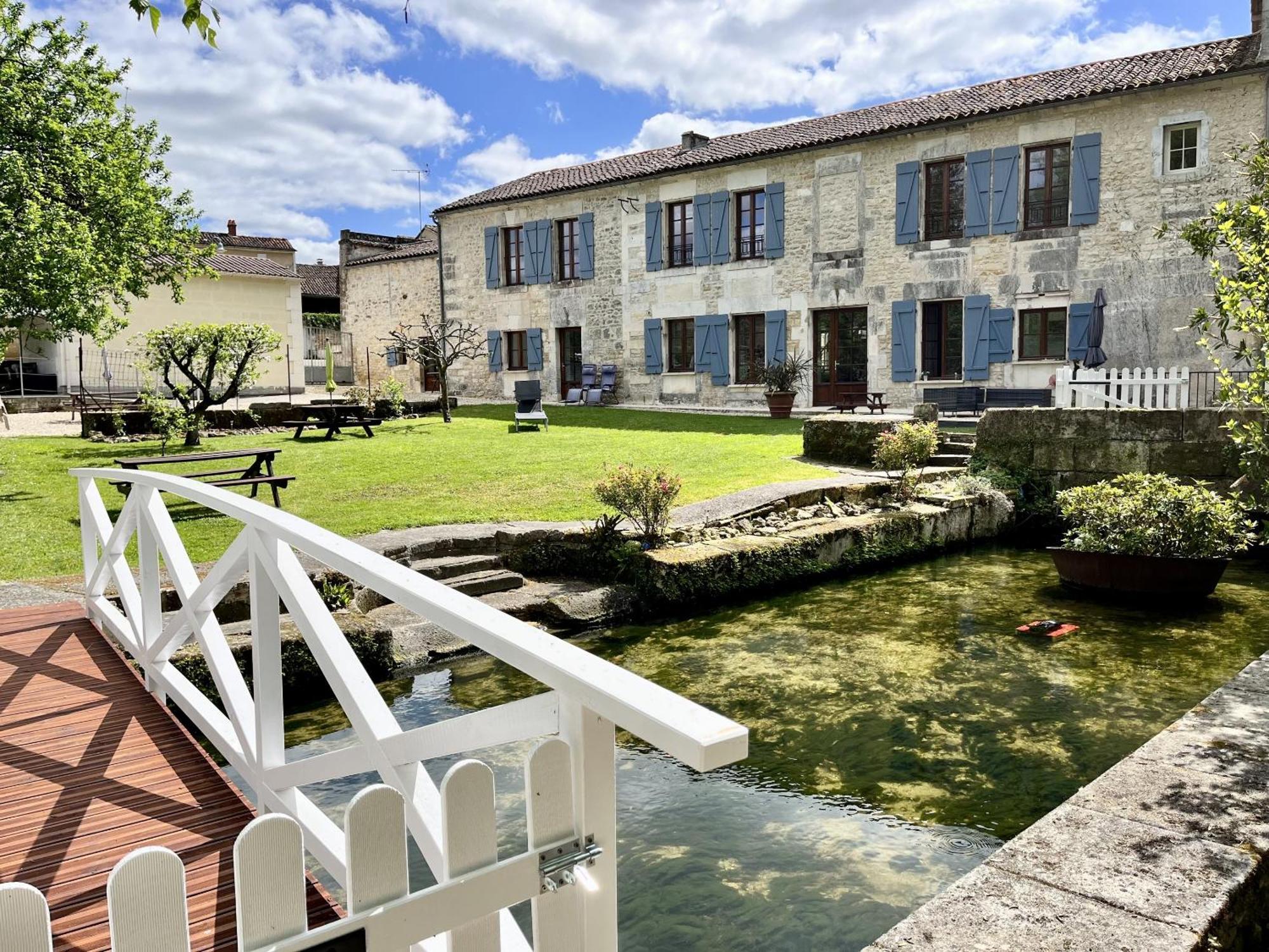 Вилла Petit Moulin De Veillard Bourg-Charente Экстерьер фото