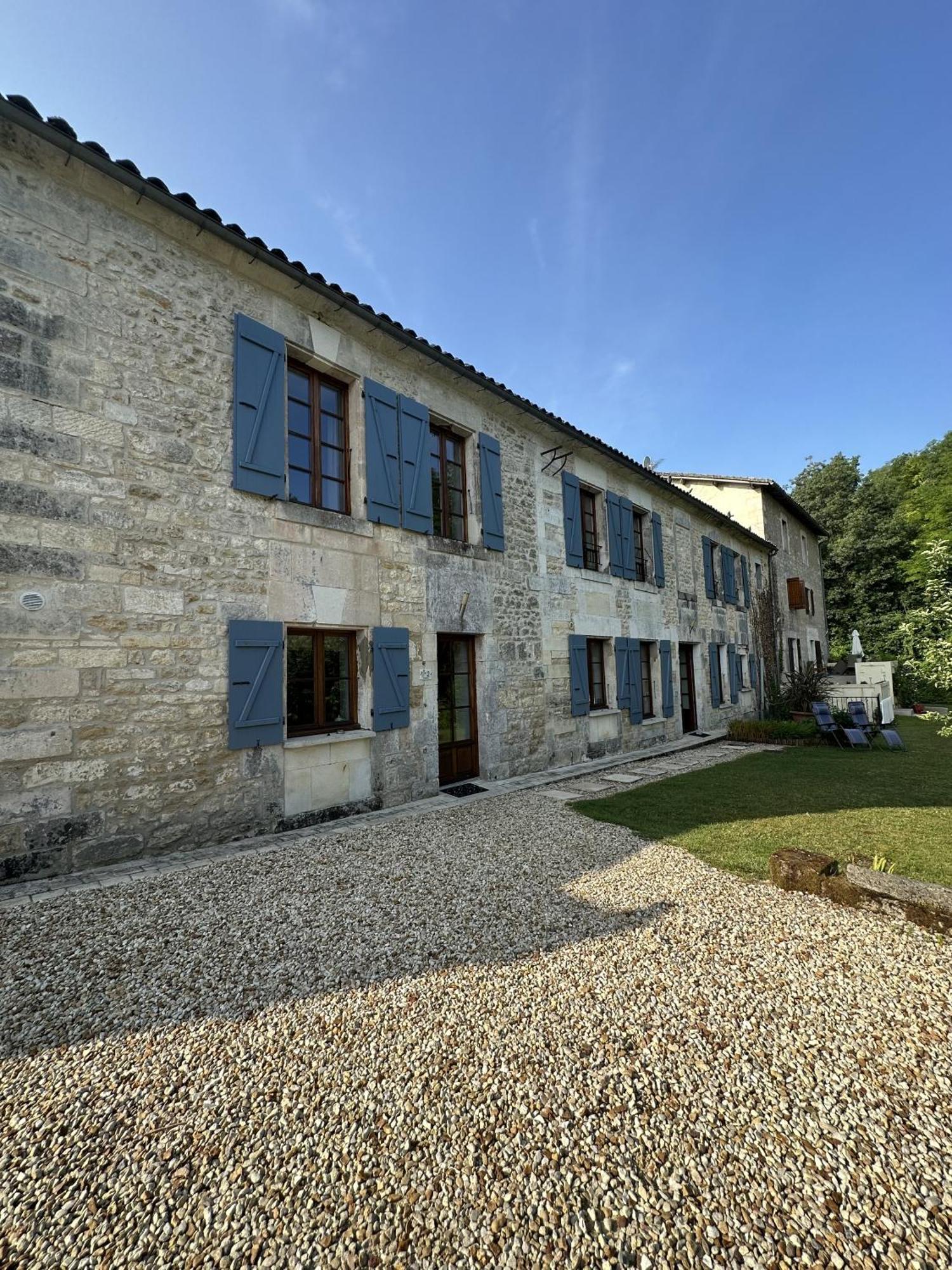 Вилла Petit Moulin De Veillard Bourg-Charente Экстерьер фото